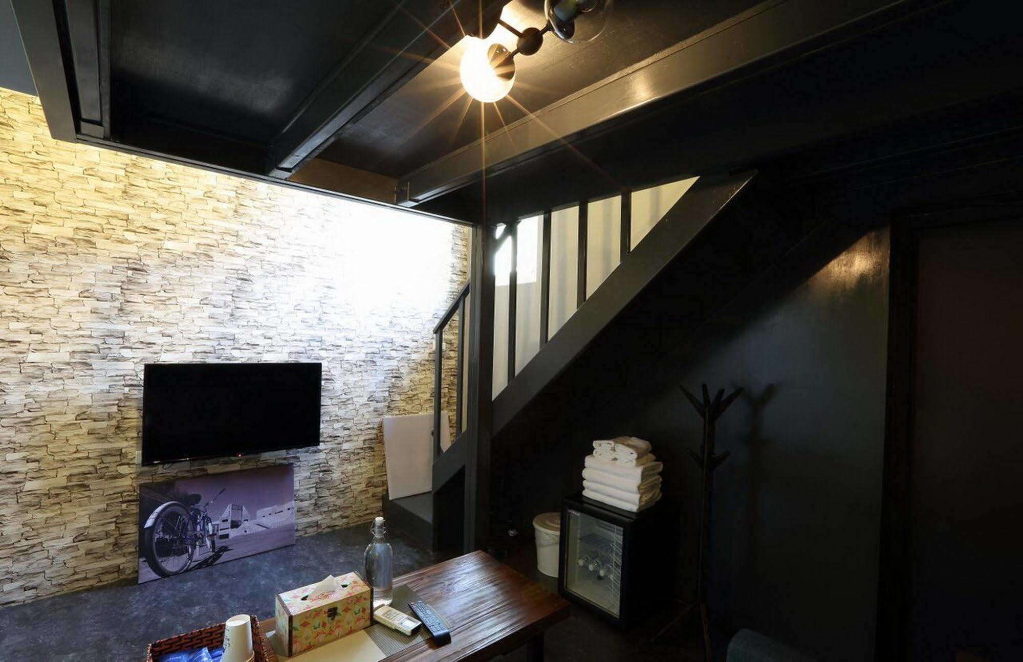 Kaohsiung Giethoorn Apartment Bagian luar foto